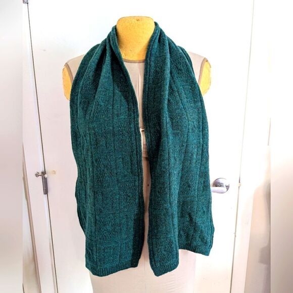 $5 Item! Long Rich Green Square Pattern Knit Scarf - Picture 2 of 7